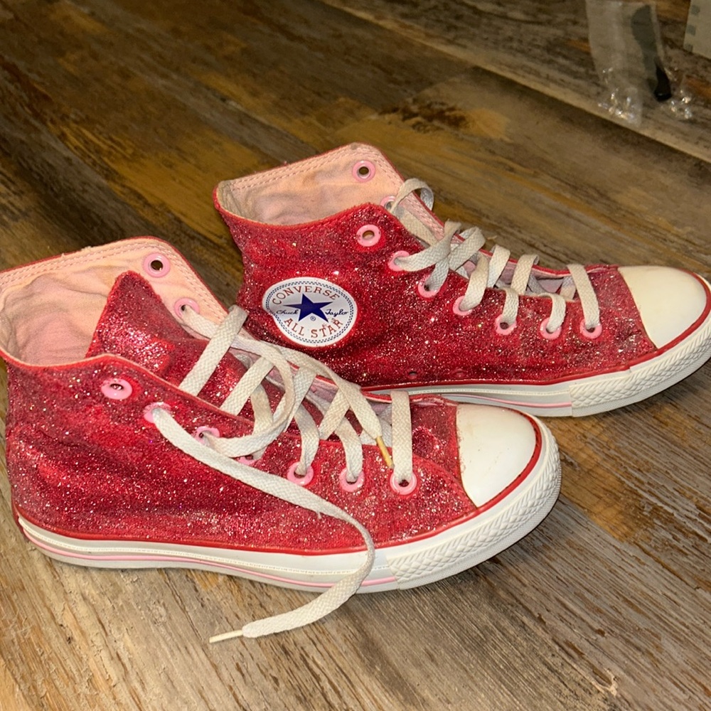 Size 6.5/7 sparkly hot pink converses